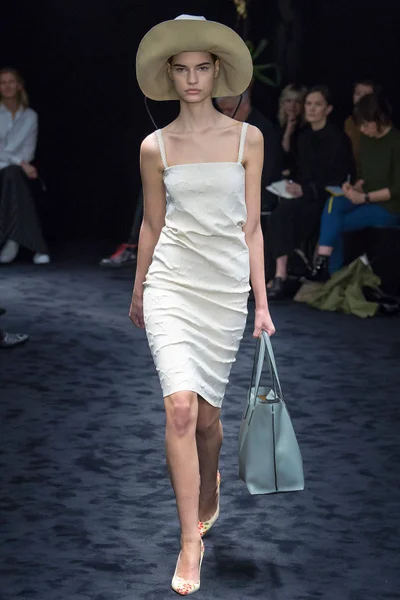 Look 8
